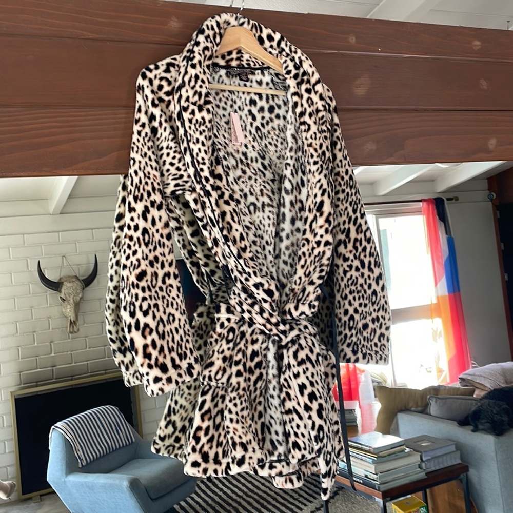 Victorias Secret Brand NEW robe in leopard print.